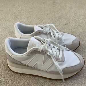 New balance 237 retro sneaker size 7 - women’s